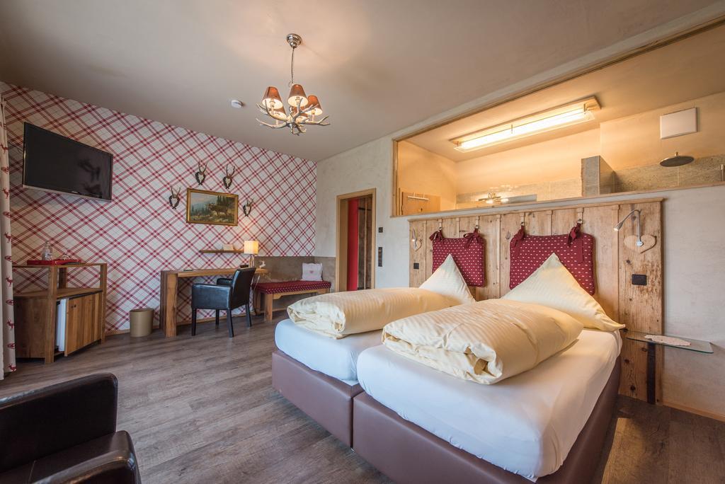 Landhotel Und Gasthof Hirsch Huettenreute Hosskirch Luaran gambar